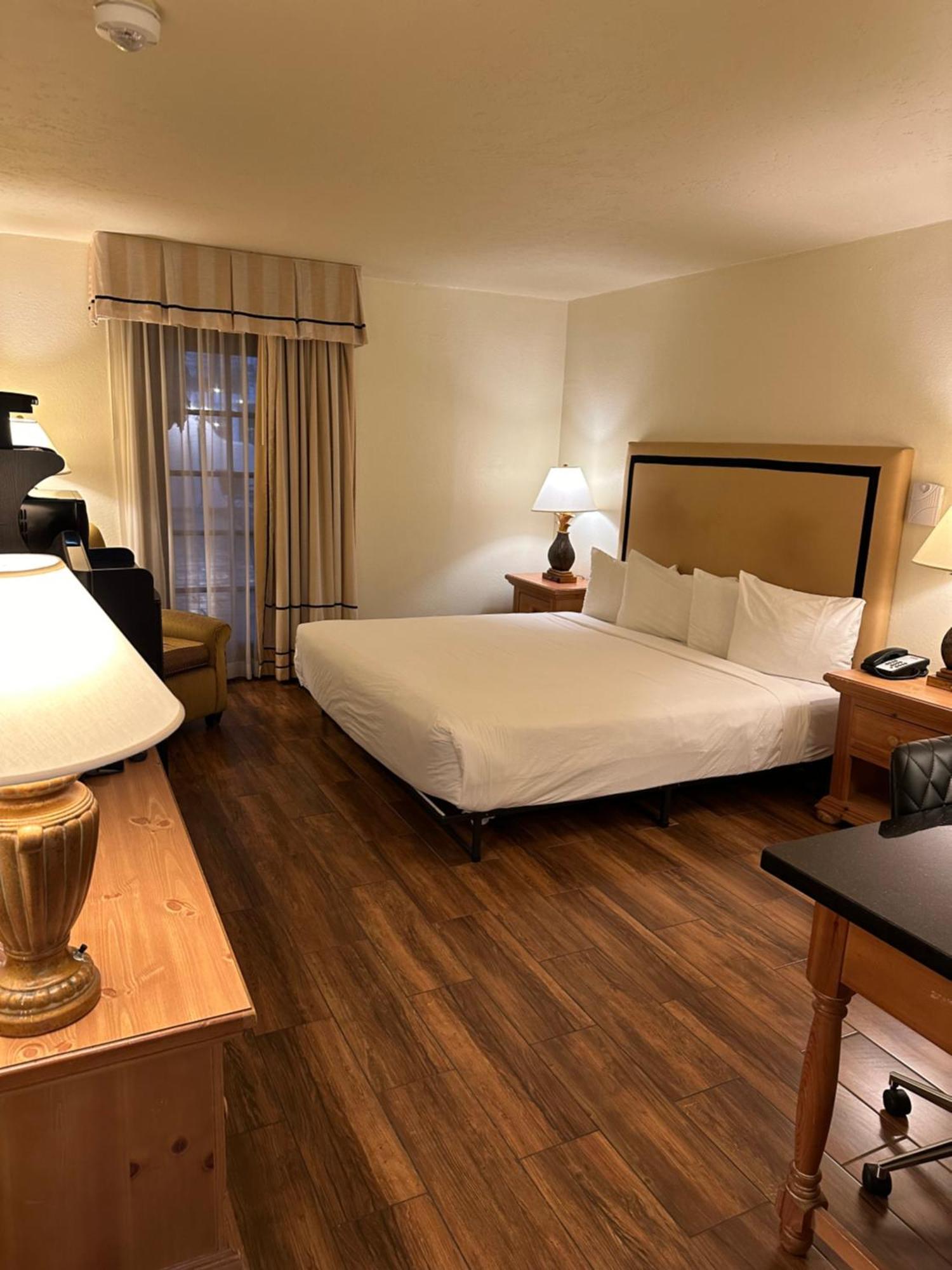 รามาดา โฮเต็ล แอนด์ คอนเฟอเรนซ์ เซ็นเตอร์ บาย วินด์แฮม ลาส ครูเซส Hotel ลาสครูเซส ภายนอก รูปภาพ